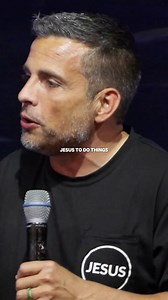 Not all “love” is healing. “Love” that manipulates is actually bondage in disguise. Jesus wasn’t moved by pressure or performance. When people tried to crown Him king or demanded signs, He didn’t give in. He only did what He saw the Father doing. True love—Spirit-led love—can’t be forced. It’s not about how people see you. It’s about obedience. It’s about freedom. It’s about helping the one right in front of you. Are you walking in love—or just calling it that? #SpiritLed #HealingLove #WalkWithG