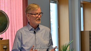 In the latest episode of Peace Points, SIPRI Director Dan Smith takes stock of the world in early 2024, looking at the challenges facing the world system and the opportunities for cooperation. Full video ➡️ youtu.be/UMQRCQ-1zcQ | SIPRI | Facebook