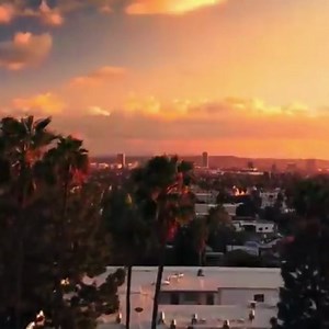 336K views · 351 reactions | An up-and-coming stand-up comic moves to L.A. to pursue a film career after going viral online.  2 Minutes of Fame | Amazon Prime Video | Facebook