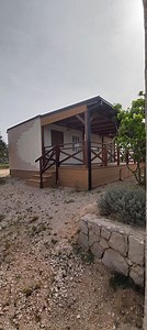 MOBILNA KUĆICA SA NATKRIVENOM TERASOM   KAMP OAZA LUČICA