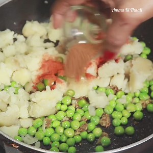 instant crispy aloo ke puff | mini samosa recipe #snacks #recipeshare | AKT Foodz