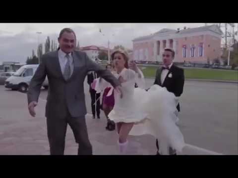 Bride has seriously embarrassing wardrobe malfunction on wedding day!!!!