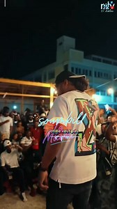 Soum Bill, de son vrai nom Soumahoro Mamadou, est l'une des figures de proue du Zouglou et l'une des voix les plus respectées de la musique ivoirienne. 📅 Identité et Origines * Nom à l'état civil : Soumahoro Mamadou (parfois cité Soumahoro Ben Mamadou). * Date de naissance : 2 novembre 1972. * Lieu de naissance : Aboisso, dans le sud-est de la Côte d’Ivoire. * Surnom : "Billy le Kid" ou "L'enfant terrible du Zouglou". 🎤 Un parcours marqué par les groupes de légende Soum Bill n'a pas commencé e