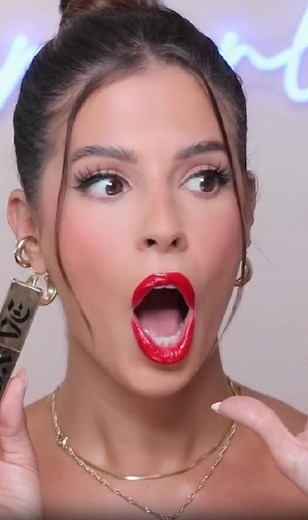 6.9K views · 146 reactions | This Paint Liquid Lips From Gwen Stefani Is Just “WOW!”, Guys #lips #lipstick #makeup #influencer | Laura Lee | Facebook