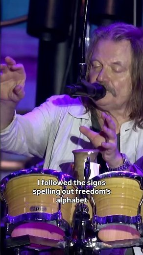 The full concert is still online on YouTube #lesliemandoki #livemusic #mandokisoulmates #music