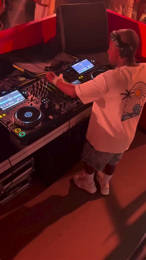 36K views · 2.9K reactions | Kabza on decks & CIZA feeling the vibe in Portugal. ️ | Amapiano Movement | Facebook