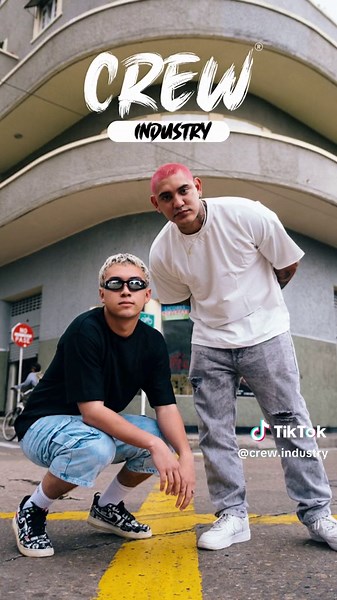 ¡ENCONTRAMOS A JULIÁN! 😱😎 La espera valió la pena y Julián recibió su paquete, una increíble camiseta del Crew 😍 ( que no lo vea su ex 🙊) Para verte con el estilo de @JP, qué esperas para tener una camiseta de l Crew? #ÚneteAlCrew #Fyp #Julian #Crew #Brand #Streetwear #Urban #Camisetas #Colombia #Barranquilla #StreetWear