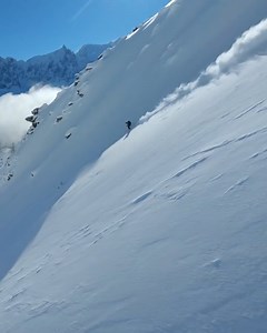 雪山を独り占め🏔️⛷️ Hensli Sageがフランスの山を滑る姿をSam Favretが素晴らしい #GoProFPV 追い撮り。 #GoProSnow チャレンジで$1,000を受賞 💰 GoPro.com/Awards | GoPro