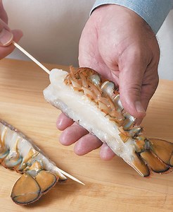 Why does my lobster tail stick to the shell? [2025] | QAQooking.wiki