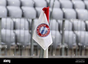 Eckfahne mit dem Logo des FC Bayern Muenchen.  GER, FC Bayern Muenchen vs. Holstein Kiel, Fussball, Bundesliga, 20. Spieltag, Spielzeit 2024/2025, 01.02.2025.  (DFL DFB REGULATIONS PROHIBIT ANY USE OF PHOTOGRAPHS as IMAGE SEQUENCES and or QUASI-VIDEO).  Foto: Eibner-Pressefoto/Heike Feiner Stock Photo - Alamy