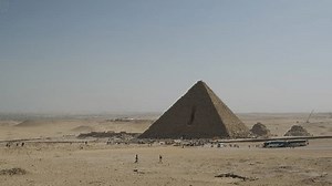 Echtzeit-Fernaufnahmen der Pyramide von Menkaure, die: Stockvideos & Filmmaterial (100 % lizenzfrei) 4004381833 | Shutterstock