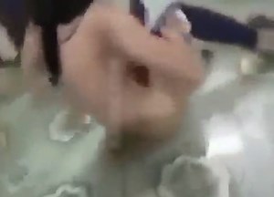 【動画あり】女子生徒、いじめで服を脱がされマ●コを晒される・・・ - ポッカキット