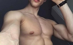 新男友介绍给大家！Augusta Alexander 191cm请大家祝福我们！