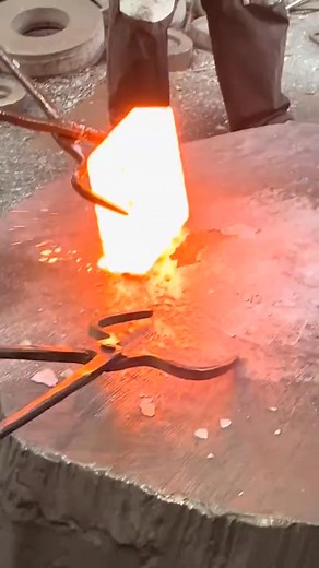 Forging steel #machinery #machines #heavymachinery #heavymachineryparts #machinery #forging #forgingpress | Reddit Creepers