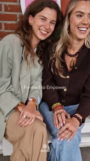 Draag wat goed voelt. Bold kleuren, statement energy. Voor vrouwen die weten wat bij ze past. | BLOSS Jewelry