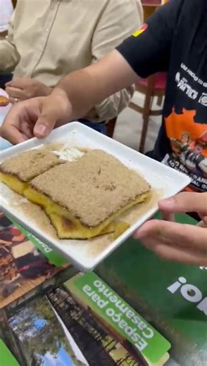 Do Rio Grande ao Pantanal: a Cartola Pernambucana é uma sobremesa típica do Estado de Pernambuco, considerada “Patrimônio Cultural Imaterial do Estado de Pernambuco” com a Lei nº 13.751 de abril de 2009. A “Cartola” é preparada com banana e produtos regionais como o requeijão do norte (queijo do sertão) e a manteiga de garrafa. Acredita-se que a receita tenha sido criada durante o período colonial nas casas-grandes dos engenhos, fruto da convivência das três principais culturas que plasmaram a c