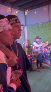 477K views · 24K reactions | El Rapero Santa Fe Klan cumple su palabra y le entrega el dinero para pagar su renta a un fan  #santafeklan #santafe #viralpost #videoviralシ #fypシ #guanajuato #gto #chinoaranda #exclusivo #exclusiva #elchinoaranda | El Payaso de la Toledo | Facebook