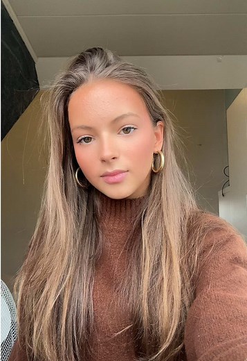 Fleur Cates: Positive and Negative Vibes