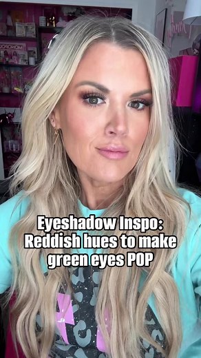 17K views · 109 reactions | Green eyespiration for your green eyed babes! Chai•Zion•Holly•Riviera•Drift朗What are you waiting for?! Try this look!!! What other combos would you like me to demo for you?!Comment POP for the link to this exact combo I’ll send it right over to you! #Eyeshadow #EyeshadowTutorial #GreenEyes #Greeneyesinspiration #greeneyedgirl #MakeUp #EasyMakeUp #EasyEyeshadow #eyeShadowCombo | Mackenzie Fultz | Facebook