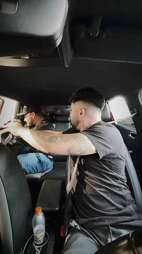 David Koller on Instagram: "Para o carro "