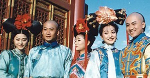 HOÀN CHÂU CÁCH CÁCH  và Hậu Cung Chân Hoàn Truyện gây ảo tưởng về thời nhà Thanh, HOAN CHAU CACH CACH