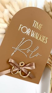 Because I prefer pets to humans 👀 something new for our beautiful fur babies 🐩 Online now, tons of colour combos to choose from. Name in the sparkliest crystals ❤️ Example shows: Matt toffee acrylic Champagne crystals Gold font Mocha ribbon Shop direct via my website, dispatch approx 1 week currently 🐾 | Loves Sparkle