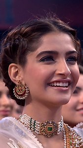 Na jaane ek nigahon Mein kya Le Gaya Koi 🥰❤️❣️ #alamgirh11 #fbreels #trendingreels #instagram #trending #reelsinstagram #viral #shorts #instagood #bollywood #socialmedia #indianidol #shryagoshal #explorepage #explore #oldisgold #oldsong #infidelity #toxicrelationship #movie #relationship #topfans #holidayevent #cheating #topfans | Mou Alamgir