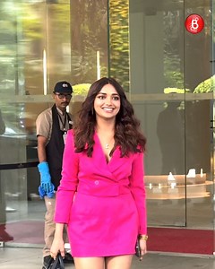8K views · 281 reactions | Jiya Shankar stuns in a hot pink dress for a meeting in Mumbai Bigg Boss former contestant Jiya Shankar was spotted in Mumbai for a meeting looking absolutely gorgeous. #jiyashankar #bollywood | Bollywood Bubble - Hindi | Facebook