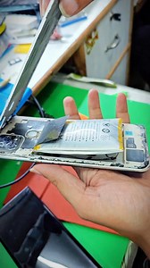 2.7K views | This Could EXPLODE Anytime!  | Swollen Battery Warning  #BatterySwollen #PhoneBatteryDanger #BatteryExplosion #PhoneSafety #TechWarning #ViralVideo #ReelItFeelIt #TrendingNow #MustWatch #MobileRepair #PhoneRepair #TechRepair #SmartphoneFix #MobileShop #MobileRepair | ⚠️ #BatterySwollen |  #PhoneSafety |  #TechWarning |  #ViralVideo #FYP | Display fixing | Facebook