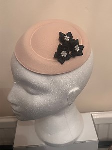 Zartrosa Pillenbox Fascinator schwarz Blumen Fascinator Hatinator Hochzeit Rennsport - Etsy.de