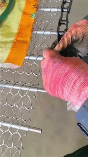 Assembly process of anti-corrosion stainless steel wire mesh