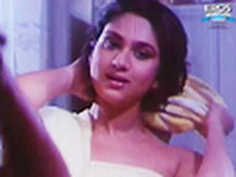 Meenaxi Sheshadri's most watched scene from the movie Yeh Raat Phir Na Aayegi