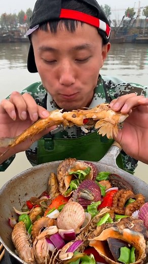 131K views · 1.7K reactions | Fishermen Eating seafood dinners are too delicious #reelsfb #reels2023 #seafood #fisherman | Asmr Strong | Facebook