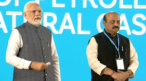 Time for innovative and energy efficient cooking! PM Sri Narendra Modi ji unveils innovative and patented Indoor solar cooking system by Indian Oil Corporation Ltd. called 'twin twin-cooktop model of the solar cooking system during India Energy Week. | Dr. Sudhakar K