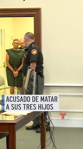 hijos pequeños, de tres, cuatro y siete años. La madre también fue baleada pero no sufrió lesiones que pusieran en riesgo su vida, según las autoridades. Los fiscales dijeron que el hombre, identificado como Chad Doerman, de 32 años, confesó el crimen. Afirman que fue planificado y que lo hizo frente a la madre de los niños. Doerman confesó durante su audiencia que alineó a sus hijos antes de ejecutarlos con un rifle, dijeron los fiscales. Uno de los niños trató de huir a un campo ce
