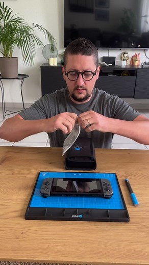 Tu dois #reparer des appareils électroniques ? @iFixit Europe propose des kits des tutoriels pour réparer ta Nintendo Switch, ton smartphone, ta télé et bien plus encore. Lien dans ma bio. #reparation #hightech #technologie iFixit.com | Brain de Geek