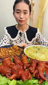 Eating yummy spicy belly pork fat sausage guts noodle soup and pig guts. | Rafaela Santos