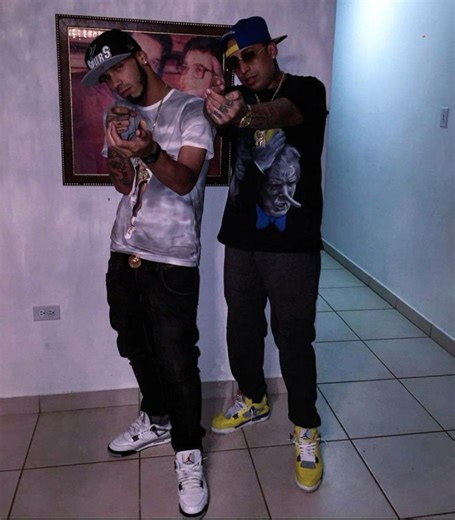 Los Intocables || Anuel AA | 23