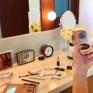 #staysafe @officialjld says #pleasestayhome #stayhome #stayhomeplease #staythefuckhome #no #glamsquad #noparties #timesaretough #diy #makeuptutorial #nomakeup #nomakeupartist #keepitsimple #keeplaughing #thanksforthelaughs #julialouisdreyfus #originalinfluencer #phillipblochiseverywhere | Phillip Bloch