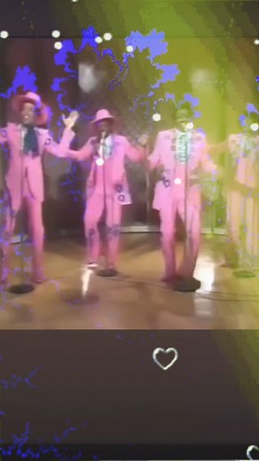 #sundayvibes 📊 #themiracles 🎶 #lovemachine 🩷💙🩷💙🩷 #1975 💿 #cityofangels #billygriffin #motown | Angela J. Richardson