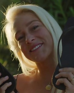 Summer means: flip flop time, all the time.☀️ Shop here: https://bit.ly/2SJ9jKf #AkGalleria #Havaianas #HavaianasPakistan #LetsSummer | AK Galleria