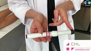 🖋🖋LE STYLO ANAPEN EN CAS DE REACTION ANAPHYLACTIQUE 🖋🖋 👉 Il s'agit du médicament utilisé dans le traitement d'urgence des symptômes du choc anaphylactique provoqué par les cacahuètes ou par d'autres aliments, médicaments, morsure ou piqûre d'insectes, autres allergènes, ainsi que du choc anaphylactique idiopathique ou induit par un exercice physique. 😓 Anapen est uniquement indiqué comme traitement d'urgence. Un suivi médical est indispensable après administration afin de bénéficier d'une 