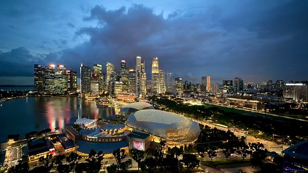 4.9K views · 625 reactions | A great thank you to the folks at PARKROYAL COLLECTION Marina Bay, Singapore for "lending" me their rooftop to make this time-lapse video of the skyline featuring Esplanade - Theatres on the Bay on literal center stage where a brewing storm in the west failed to materialise but instead blew over. The video was made over a duration of 45 minutes, distilled into 22 secs. #shotoniphone14promax | Darren Soh | Photographer | Facebook