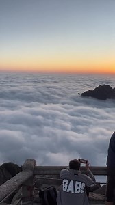 The reason why the sunrise at Huangshan is so charming is not only because it's the process of the sun rising, but also because it includes layer upon layer of mountains, with the sea of clouds wandering among the peaks, giving people a visual feast. | Go Great Huangshan Mountain