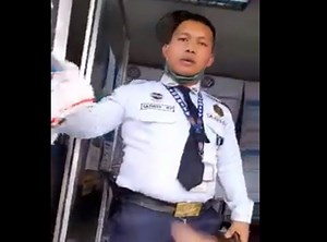 Security Guard Argues w/ Delivery Rider Over Wrong Parcel