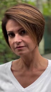 315K views · 2.1K reactions | Tunsoarea bob cu șuvițe pentru doamne...