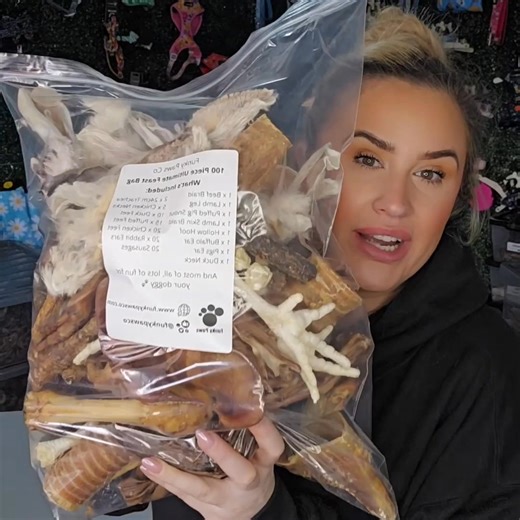 🔥 100 Natural Treats for Your Dog! 🔥 Treat your pup to the Ultimate Feast Bag – packed with 100 delicious, natural treats for endless tail wags! 🐶🎉 From crunchy chicken feet to tasty gourmet sausages, this is the best value treat bundle you’ll find! 🦴🐾 | Funky Paws