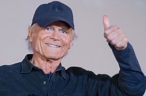 Terence Hill: Schauspieler eröffnet Eiscafé in Dresden –  Bier- und Glühweineis im Angebot