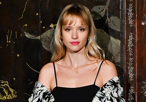 Angèle va faire ses premiers pas au cinéma avec Marion Cotillard et Adam Driver - Elle
