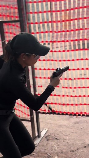 วิดีโอของ tanya_ipsc (@tanya_ipsc) พร้อมเพลง เสียงต้นฉบับ - metal90 - ★Happy★